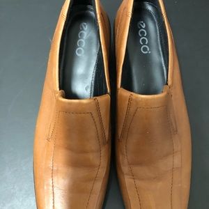 Women’s Size 7 Ecco Brand Leather Loafers